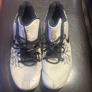 Last call, sneaker will be removed from inventory…Nike Kyrie Men's Black & White